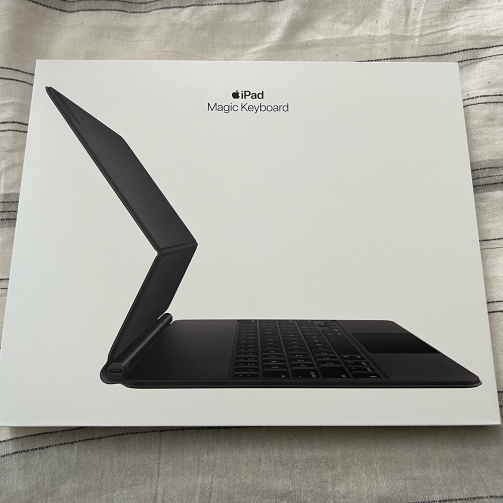 Magic Keyboard iPad Pro 12.9 like new